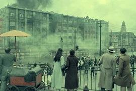 Trận đánh nhà kho Tứ Hành: Bên đánh nhau, bên hát hò nhảy múa!