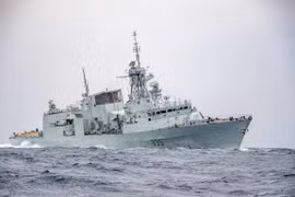 Sức mạnh của khinh hạm 5000 tấn vừa đi qua vào biển Đông