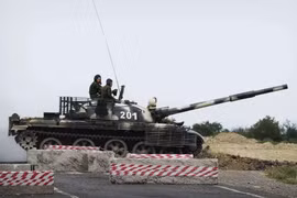 Xe tăng 50 năm tuổi của Nga vẫn khiến Ukraine chật vật đối phó