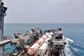 Khả năng vận tải của tàu đổ bộ Ấn Độ viện trợ oxy cho TP.HCM