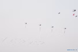 Dàn máy bay hùng hậu của Trung Quốc mừng 100 năm thành lập Đảng