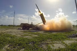 Mỹ lại bất lực nhìn tên lửa Iran dội lửa vào Saudi Arabia