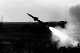 Việt Nam phóng bao nhiêu tên lửa SAM-2 trong 12 ngày đêm lịch sử?