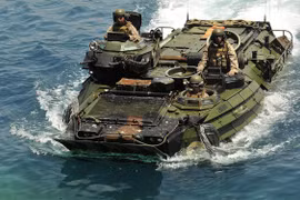 Chìm thiết giáp lưỡng cư chết 9 lính, Mỹ sa thải tướng 2 sao