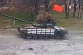 Xe tăng Nga treo cờ... Liên Xô khi tiến vào Ukraine
