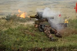 Dân quân miền Đông phá hủy xe tải quân đội Ukraine bằng tên lửa chống tăng