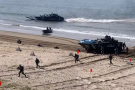 Trung Quốc lần đầu huấn luyện quân y cho chiến dịch đổ bộ