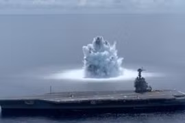 Cận cảnh tàu sân bay Mỹ "thử sốc" với vụ nổ 4 độ richter