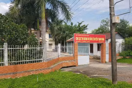 Chi cục thi hành án dân sự huyện Thạnh Hóa đấu giá nhiều thửa đất