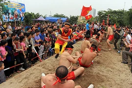 Ảnh: Tròn mắt xem kéo co ngồi có một không hai ở Việt Nam