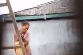 Triệu tập bảo mẫu bạo hành, chọc cây vào vùng kín bé 2 tuổi