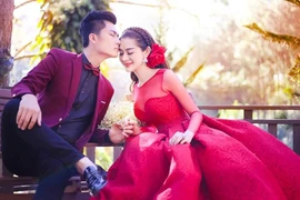 Ca sĩ chuyển giới Lâm Khánh Chi kết hôn với bạn trai kém tuổi