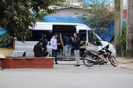 CSGT Hà Nội đóng giả xe ôm xử phạt xe khách chạy chui