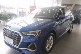 Con cào xước xe trong showroom, cha mẹ bị bắt phải đền 700 triệu đồng