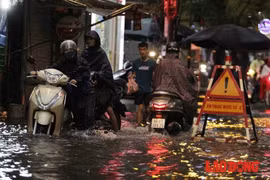 Dự báo thời tiết 29/7: Miền Bắc mưa dông, miền Trung vẫn nắng nóng 