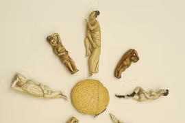 Kỳ quái búp bê giữ trinh tiết khi khám bệnh cho phụ nữ xưa 