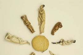 Kỳ quái búp bê giữ trinh tiết khi khám bệnh cho phụ nữ xưa 