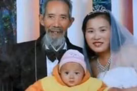 Mời thầy về chữa bệnh cho bố, cô gái 22 tuổi phải lòng cụ ông U70