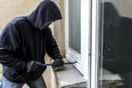 Tên trộm “nhọ” đi ăn trộm bị trộm mất xe, báo cảnh sát thì bị bắt