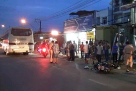 Người thân chết lặng ở hiện trường người phụ nữ gặp nạn