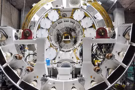 Cận cảnh “quái vật” sắp xuyên lòng đất đào hầm Metro