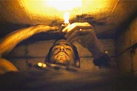 Kỹ năng sinh tồn khi bị chôn sống trong quan tài