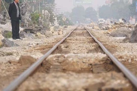Kinh hoàng “điểm nóng” đường sắt tại Hà Nam