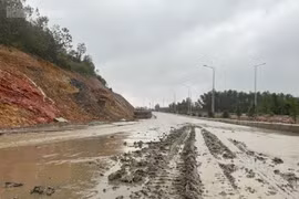 Đường vành đai nghìn tỉ ở Đà Nẵng ngập trong bùn