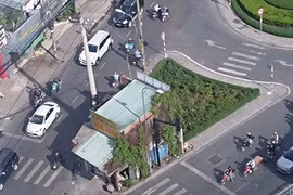 Ngôi nhà không chịu giải tỏa, chình ình giữa giao lộ ở Sài Gòn