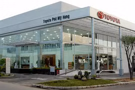 Các đại lý ô tô kiếm lời thế nào giữa "cơn bão" giảm giá?