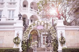 Vườn rau mướt mắt trên sân thượng biệt thự trắng của nhà chồng Ngọc Duyên