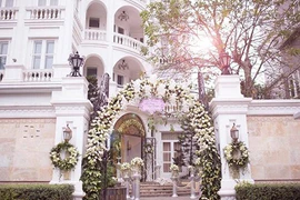 Vườn rau mướt mắt trên sân thượng biệt thự trắng của nhà chồng Ngọc Duyên