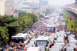 Hà Nội lại tính chuyện đổi giờ học, giờ làm để tránh ùn tắc