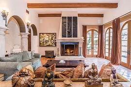 Nhà mới tậu trị giá gần 200 tỷ của chân dài 21 tuổi danh tiếng