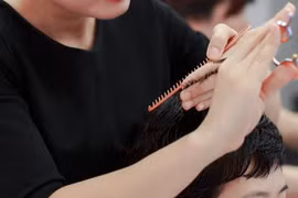 Thực hư thu nhập khủng của cửa hàng cắt tóc bình dân