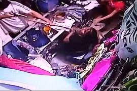 Cướp chĩa súng vào mặt người phụ nữ và diễn biến kinh ngạc