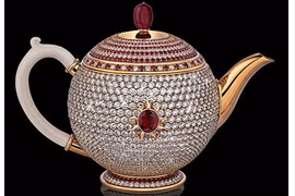 Ấm trà đính kim cương, hồng ngọc giá lên tới hơn 66 tỷ đồng