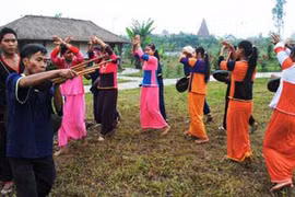 Độc đáo tục ngủ cùng nhưng cấm ân ái ở Tây Nguyên