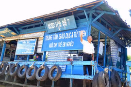 Nhặt chữ trên Biển Hồ