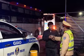 Được CSGT dừng xe... mời cà phê, nhiều tài xế bất ngờ