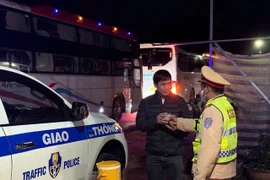 Được CSGT dừng xe... mời cà phê, nhiều tài xế bất ngờ