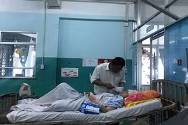 Cô gái giả chết sau đòn tấn công máu lạnh của kẻ si tình