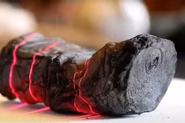 Khám phá bất ngờ khi dùng AI giải mã cuộn giấy gần 2.000 tuổi