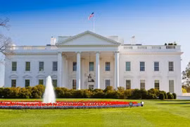 Thực hư Nhà Trắng được sơn màu trắng do bị đốt cháy năm 1814