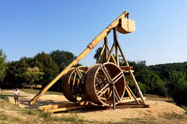 Tận mục vũ khí công thành có sức huỷ diệt khủng khiếp thời cổ đại 