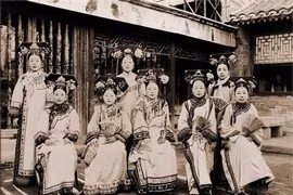 Ảnh hiếm thời nhà Thanh: Lộ nhan sắc cực phẩm hoàng hậu Uyển Dung