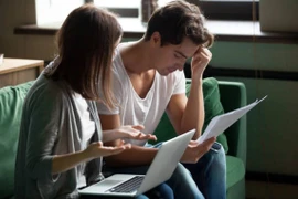 Tôi giận vợ “tím mặt” khi nhìn thấy tên con gái trong giấy khai sinh