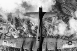 Mỹ tấn công “sào huyệt” của Hitler ở Berlin thế nào?