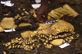 Choáng ngợp mộ cổ lãnh chúa chất đầy đồ tùy táng bằng vàng