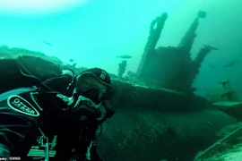 Cận cảnh xác tàu ngầm U-boat của Đức quốc xã "ngủ vùi" ở Đại Tây Dương